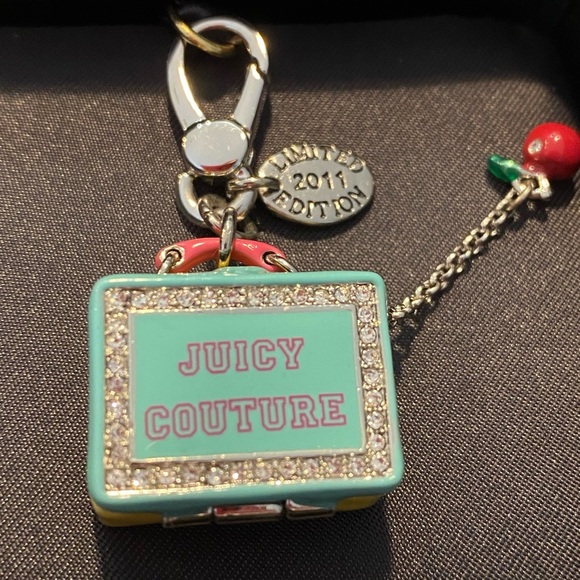 Juicy Couture LIMITED EDITION 2011 Lunchbox Charm, Opens up a apple inside NWT - Picture 5 of 16